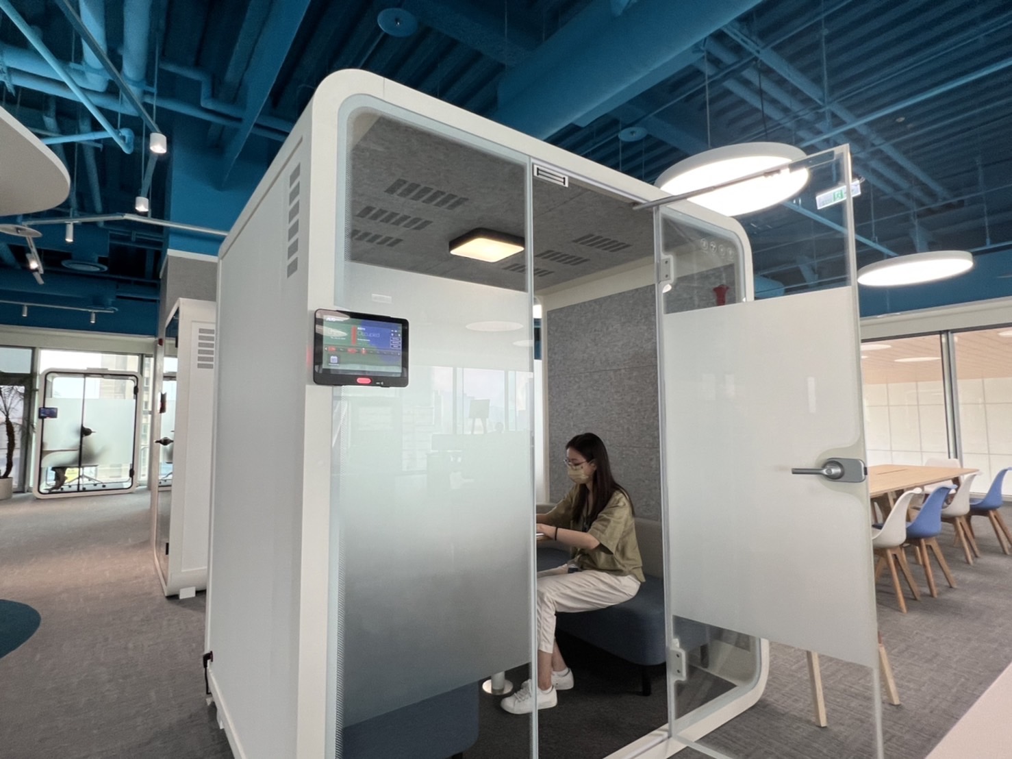 友達高雄據點的智慧行動辦公艙，展現友達在面板以外的研發應用軟實力