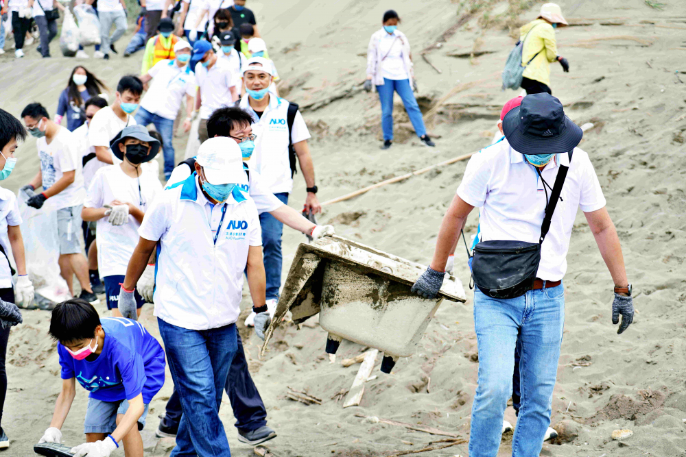 友達永續基金會2022 Ocean Party活動，與桃園市政府環保局、海湧工作室、觀音樹林里社區多方合作，一同手護台灣藍色海岸