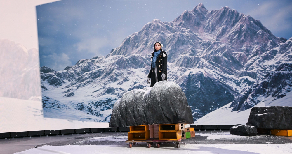 友達顯示屏專業調校技術與專案安裝經驗，使顯示屏呈現創作者想表達的精緻內容，讓表演者有沉浸式臨場感使演出逼真