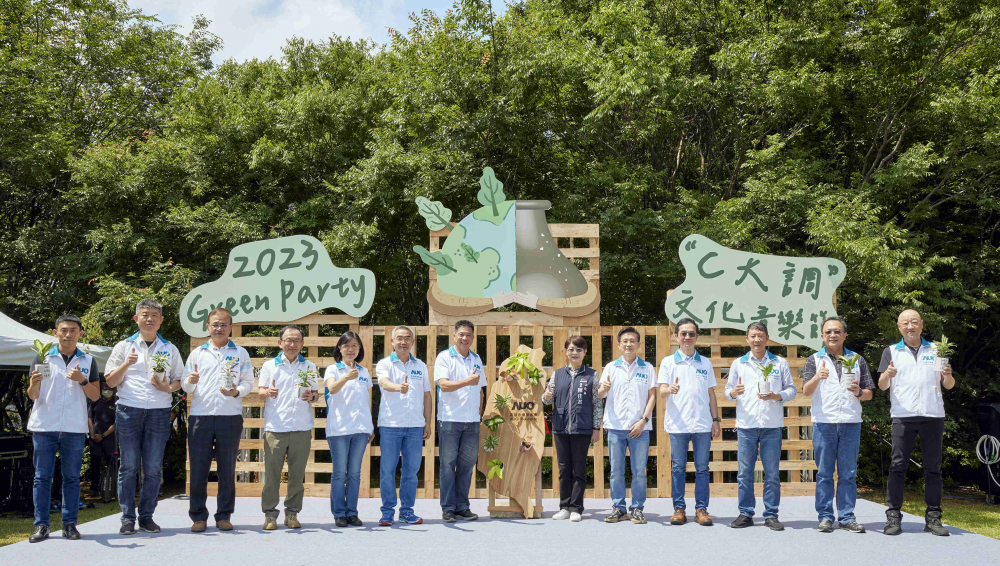 友達光電攜手供應商夥伴及台中市政府，共同倡議及推廣加樹減塑、節能減碳的淨零綠生活