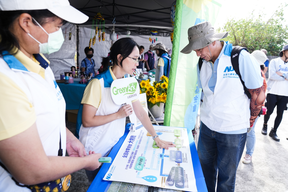 2023年友達永續基金會Ocean Party活動攜手社會企業及地方創生團體，策展食衣行等循環再生環教市集，及電動巴士接駁等低碳活動設計，打造減塑低碳的永續淨灘活動