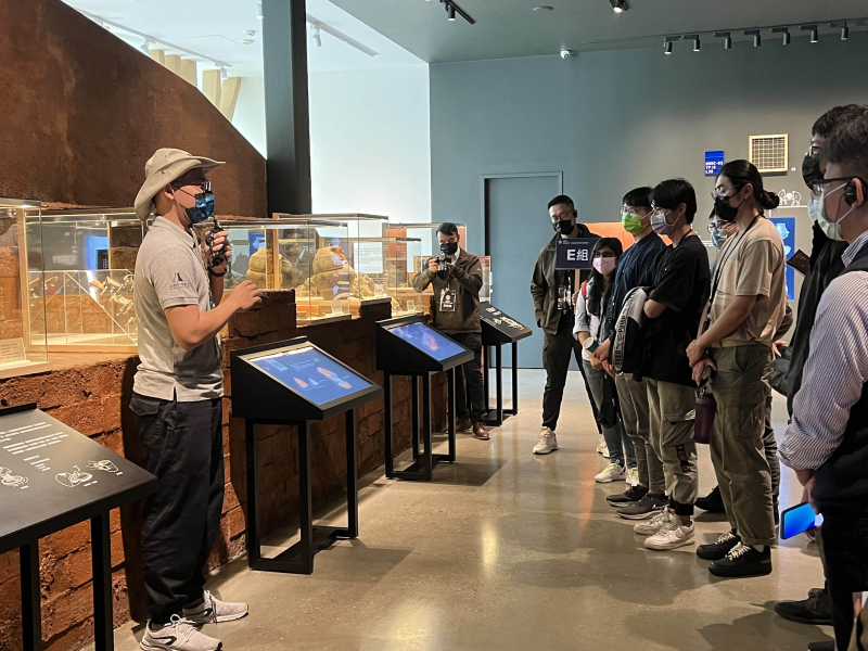 友達招募員工為文化志工，擔任文化館導覽大使，積極推廣文資保存、文史教育