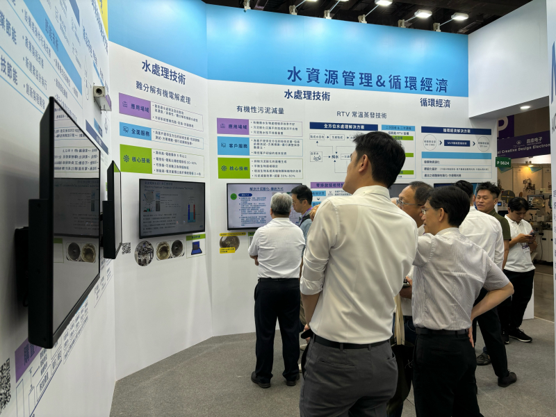 友達以深厚的智慧製造經驗發展永續戰略，積極延伸價值鏈，轉化成可供外界使用的綠色智慧服務，進軍SEMICON Taiwan 2024，提供半導體產業鏈打造AI世代的永續即戰力。