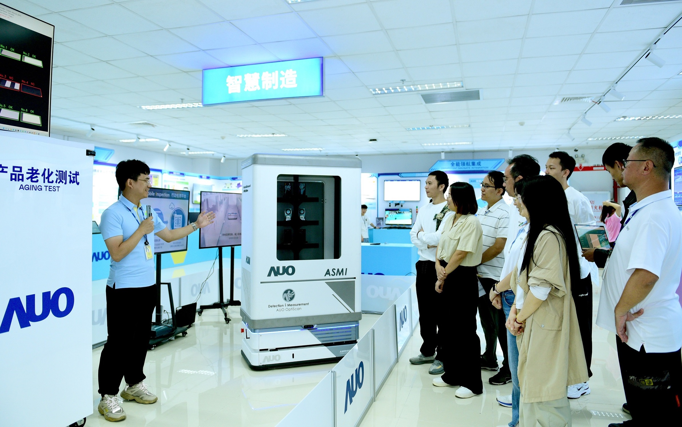 友達廈門將5G+ABC技術串聯生產管理全流程，打通研發、採購、生管、製程、設備、品質等產品全生命週期製造流程，完成數位化設計、智慧供應鏈、智慧座艙、全流程設備管理、資料驅動優化、智慧線上檢測、智慧品管等自我調整生產模式升級