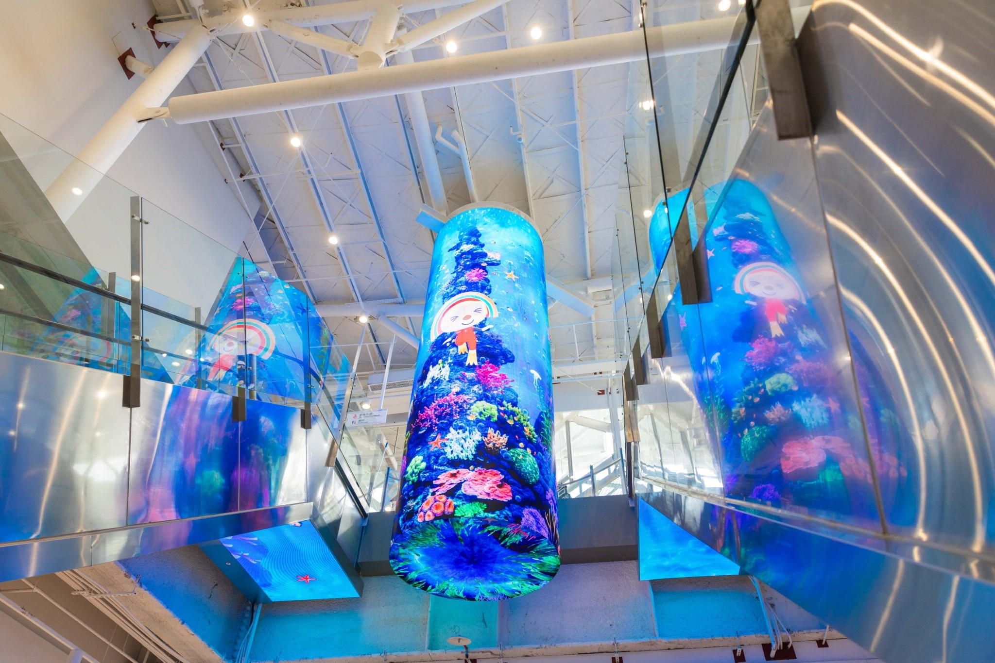 達擎與傑可達整合先進顯示技術與軟硬體應用服務，提供一系列大型LED顯示解決方案，為全新改裝開幕的「清水服務區」佈局嶄新視覺體驗。