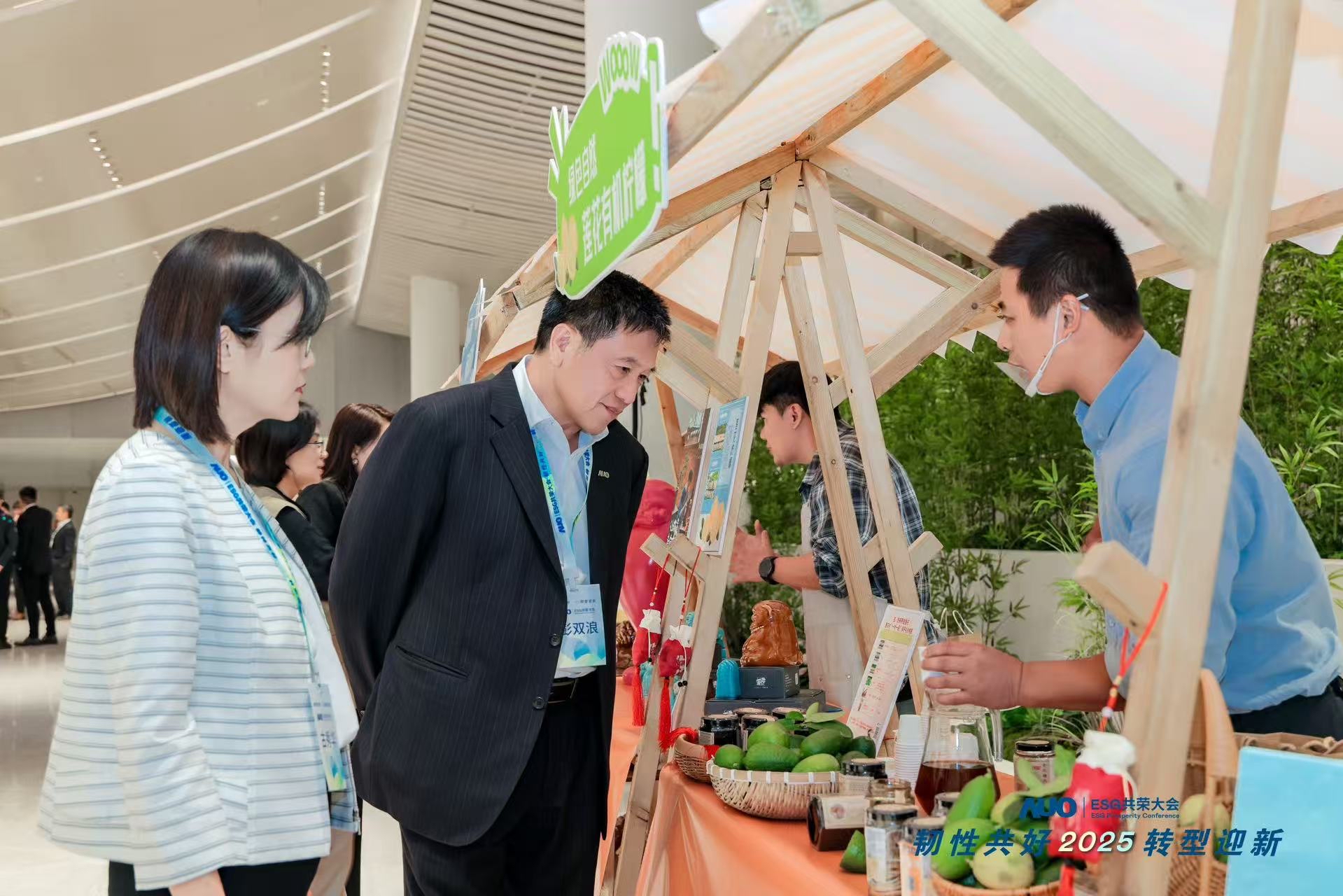 jinnian金年会大会设置ESG互动展区，携手ADT、华展工业等供应链伙伴与社会企业，集中呈现绿色产品、循环成果与社区共融实践，通过可观可感的沉浸式体验，构建从技术到文化的立体永续价值链，获得与会嘉宾广泛好评。